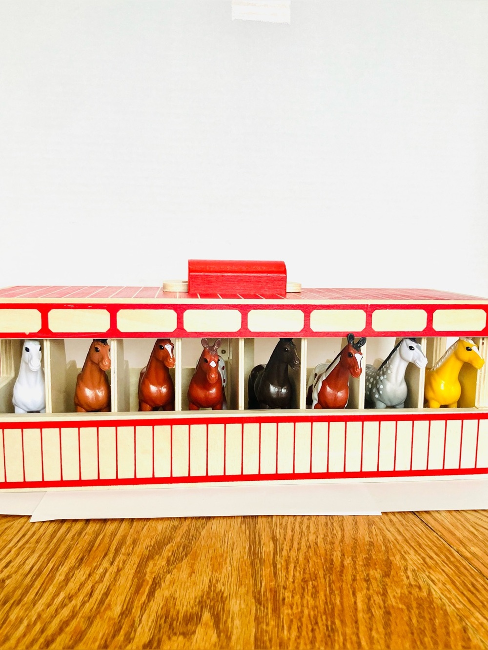 Melissa & Doug Take Along Show Horse Stable With 8 Horses Wooden Stable